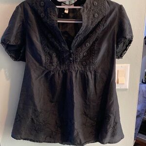 short sleeve top with lace detail on the neckline and bottom line design